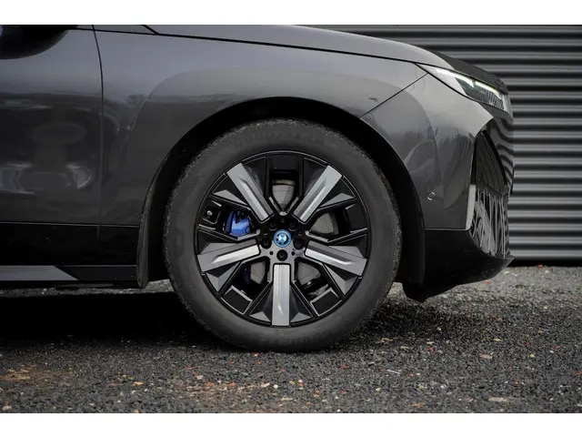 BMW iX xDrive40 Excellence 77 kWh 2022 Elektrisch 10