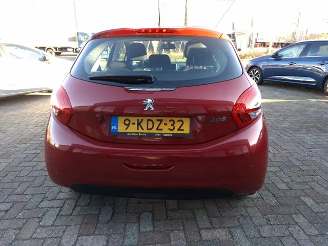 Peugeot 208 1.2 VTi Envy / NAV / CruiseC / CLIMA 2013 Benzine 3