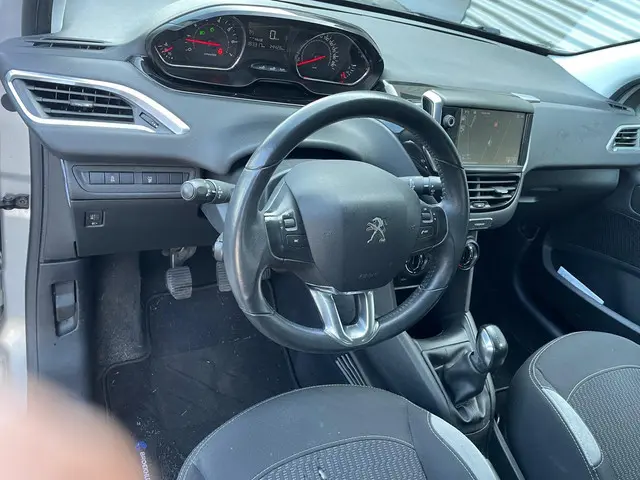 Peugeot 208 1.2 PureTech Style 2015 Benzine 10