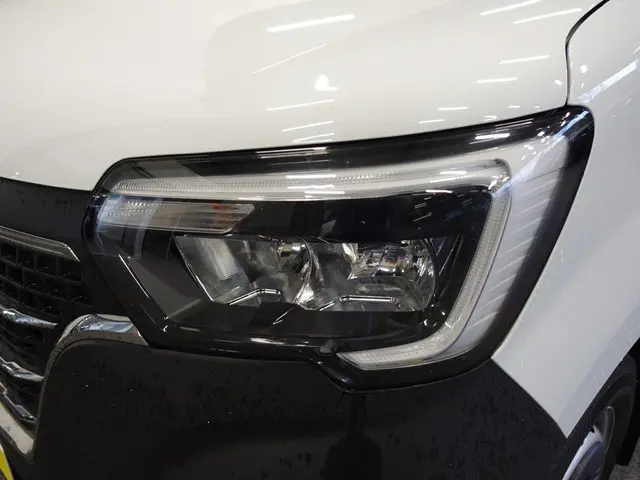 Renault Master T33 2.3 dCi 135 L2H2 2024 Diesel 4