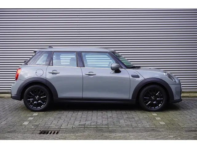 MINI 5-Deurs One 2022 Benzine 4