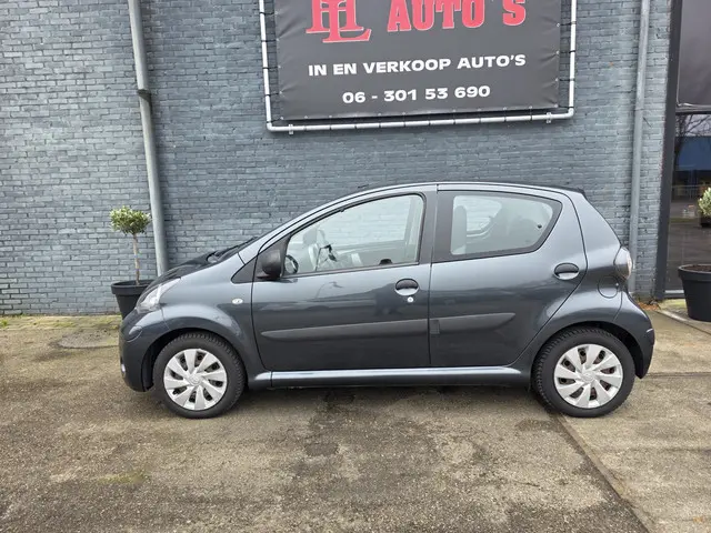 Toyota Aygo 1.0 VVT-i Now 2013 Benzine 4