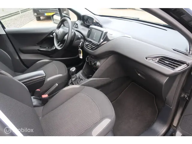 Peugeot 208 1.2 PureTech Blue Lease 2015 Benzine 11