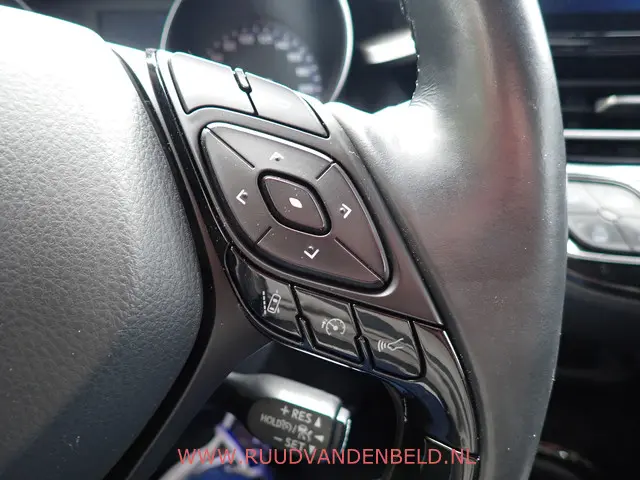 Toyota C-HR 1.8 Hybrid 2018 Hybride Benzine 17
