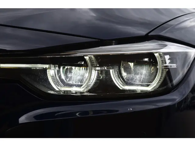 BMW 3 Serie Touring 320i M Sport Edition 2018 Benzine 38