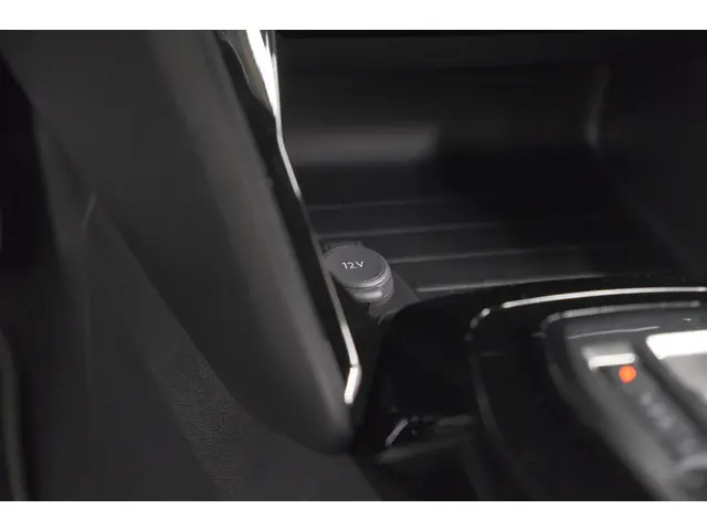 Peugeot 2008 Hybrid 145 e-DCS6 GT 2025 Hybride Benzine 44