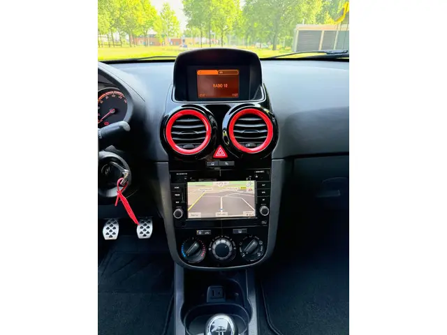Opel Corsa 1.4-16V COLOR OPC LINE 2013 Benzine 8