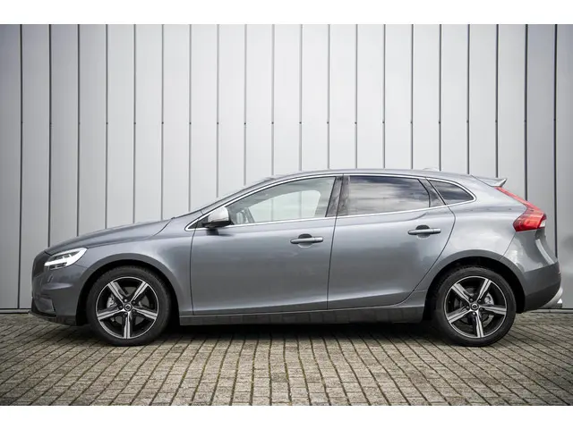 Volvo V40 T3 Benzine R-Design 2017 Benzine 5