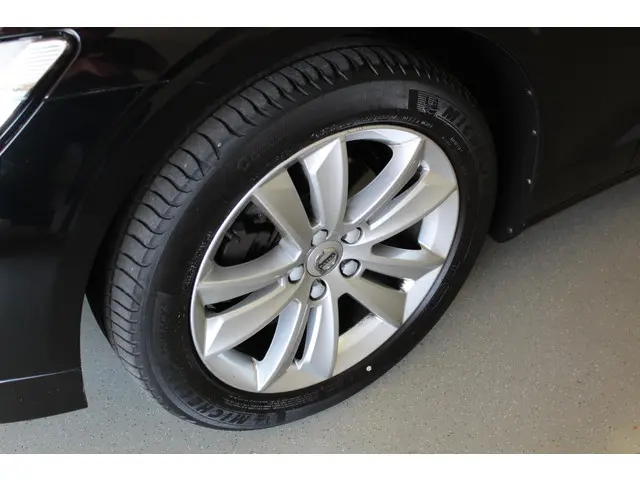 Volvo V60 2.0 D4 Momentum 2019 Diesel 4