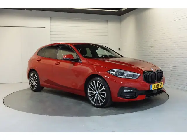 BMW 1 Serie 118i 2020 Benzine 2