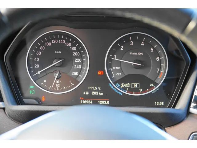 BMW X1 SDrive20i EERSTE EIGENAAR PANO 2016 Benzine 21