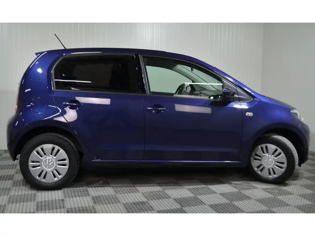 Volkswagen up! 1.0 BMT move up! 2016 Benzine 2
