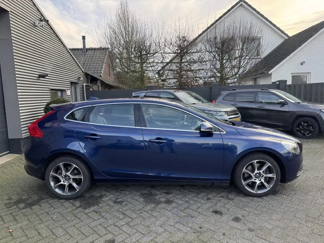 Volvo V40 Cross Country 2.0 D3 Momentum 2015 Diesel 4
