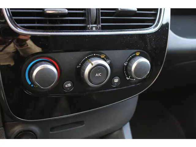 Renault Clio Estate 0.9 TCe Limited 2018 Benzine 10