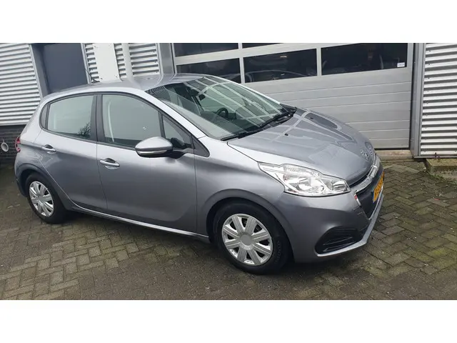 Peugeot 208 1.2 PureTech Like 2019 Benzine 12