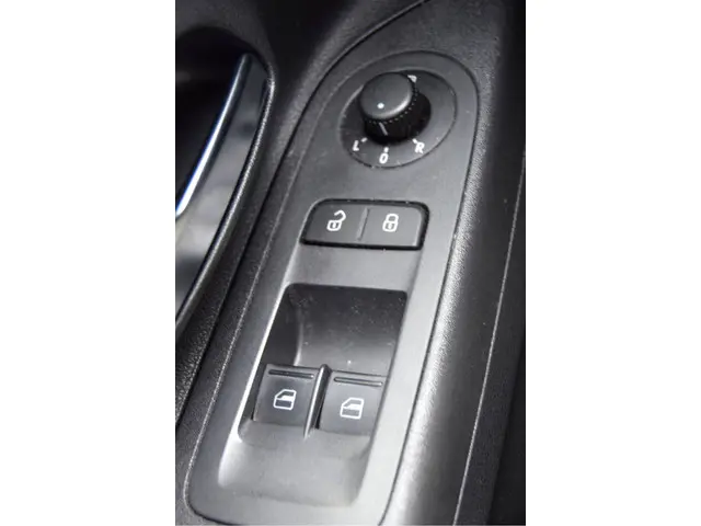SEAT Mii 1.0 Sport Dynamic 2015 Benzine 25