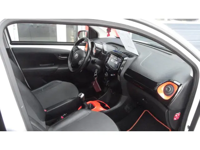 Toyota Aygo 1.0 VVT-i x-otic 2019 Benzine 9