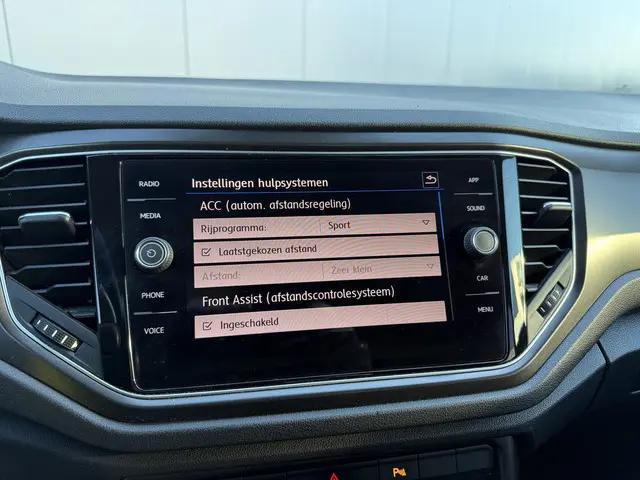 Volkswagen T-Roc 1.5 TSI 150pk Sport 2018 Benzine 22