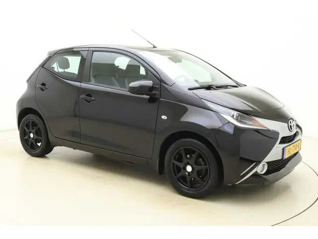 Toyota Aygo 1.0 VVT-i x-play 2015 Benzine 8