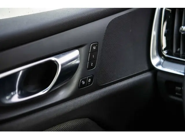 Volvo S60 2.0 B3 R-Design 2021 Benzine 20