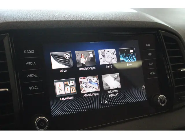 Škoda Karoq 1.5 TSI ACT Sportline Business 2021 Benzine 36