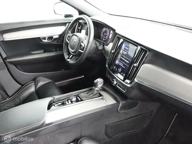 Volvo V90 2.0 T4 R-Design | ACC | PILOT | LEER | 2019 Benzine 24