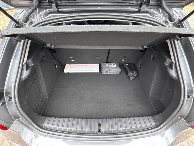 BMW 1 Serie 118i Executive Edition 2021 Benzine 7