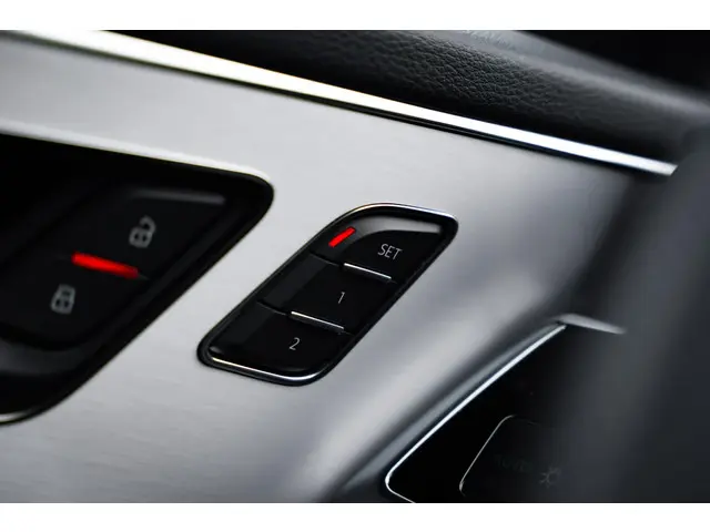 Audi Q8 55 TFSI-E quattro 2023 Hybride Benzine 32