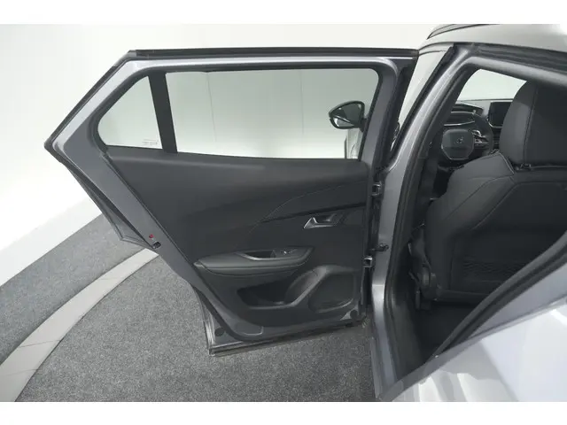 Peugeot 2008 Hybrid 136 e-DSC6 GT 2024 Hybride Benzine 75