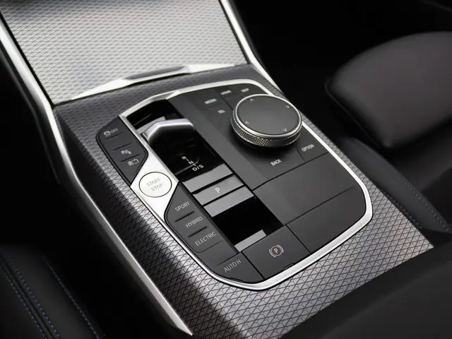 BMW 3 Serie Sedan 320e 2024 Hybride Benzine 13