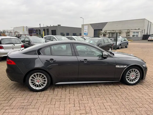 Jaguar XE 2.0 D Portfolio 2016 Diesel 5