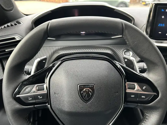 Peugeot 2008 1.2 Hybrid 145 Allure 2025 Hybride Benzine 22