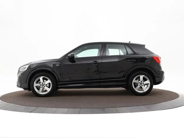 Audi Q2 35 Tfsi 150pk S-tronic S Edition 2024 Benzine 28