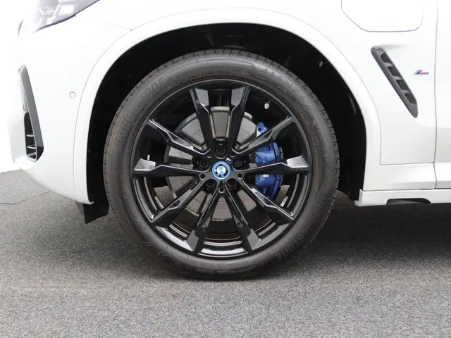 BMW X3 xDrive30e 2024 Hybride Benzine 8