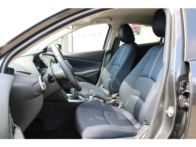 Mazda 2 1.5 Skyactiv-G Luxury 2021 Benzine 14