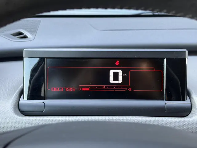 Citroën C4 Cactus 1.2 PureTech Shine 2016 Benzine 25