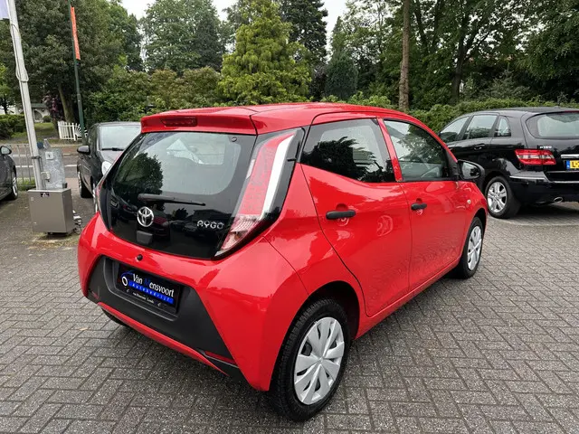 Toyota Aygo 1.0 VVT-i x-now 5 drs 2017 Benzine 4