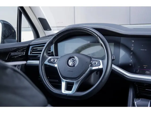 Volkswagen Touareg 3.0 TDI R-Line 2018 Diesel 32