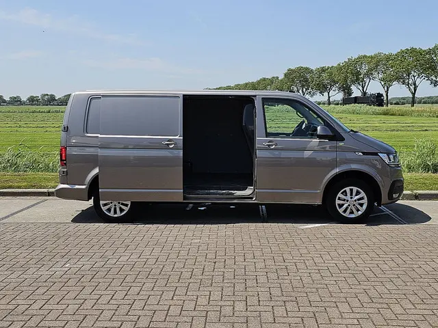 Volkswagen Transporter 2.0 TDI 2022 Diesel 13