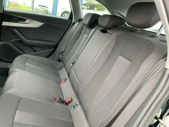 Audi A4 Avant 40 TFSI Business Edition 2020 Benzine 38