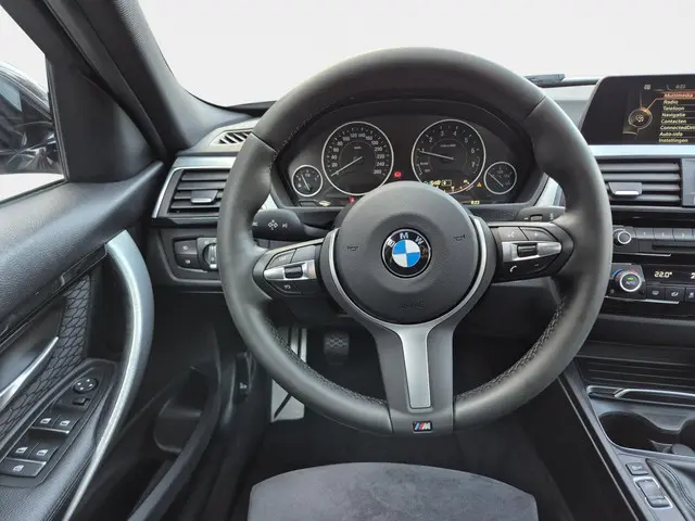 BMW 3 Serie Touring 318i M Sport 2015 Benzine 12