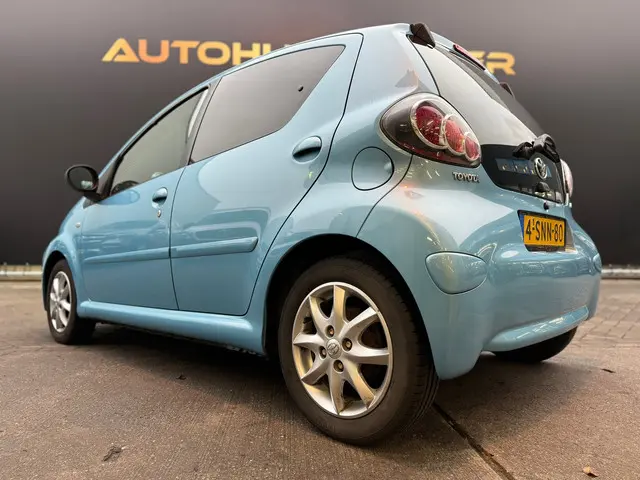 Toyota Aygo 1.0 VVT-i Dynamic Blue Automaat 2013 Benzine 2