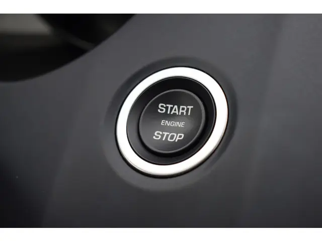 Jaguar E-PACE 2.0 P200 AWD R-Dynamic S 2019 Benzine 27