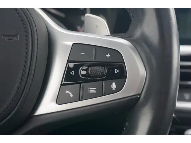 BMW 3 Serie 320i 2019 Benzine 16