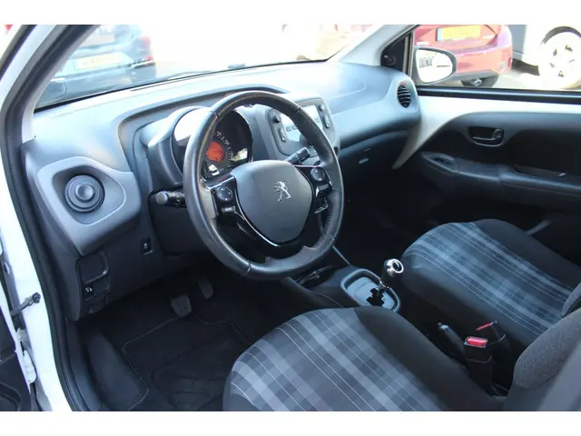Peugeot 108 1.0 e-VTi Active Automaat 2019 Benzine 9
