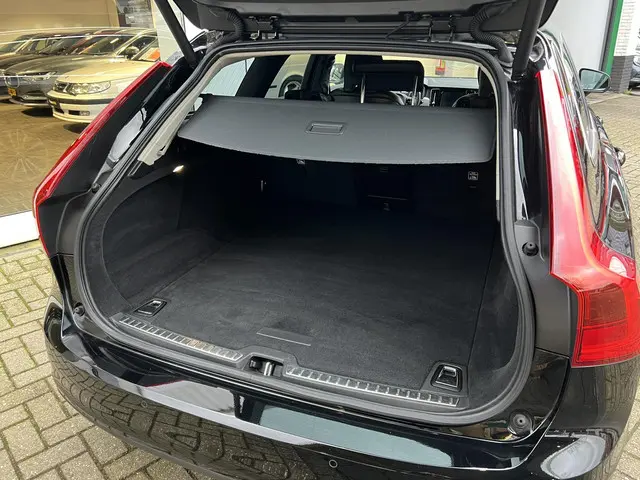Volvo V90 2.0 T4 Momentum Pro 2020 Benzine 33