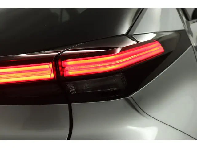 Toyota C-HR 1.8 Hybrid 140 Dynamic 2024 Hybride Benzine 61