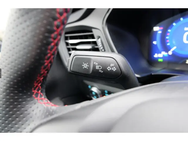 Ford Kuga 2.5 PHEV ST-Line 2024 Hybride Benzine 10