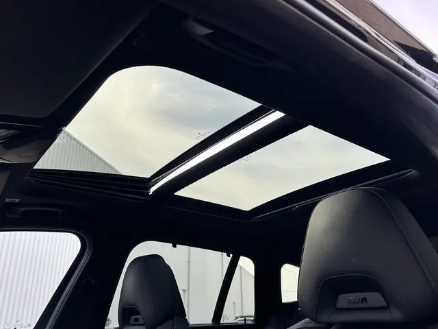 BMW 3 Serie Touring 330e M Pakket 2023 Hybride Benzine 9