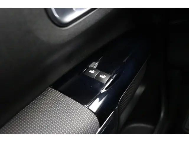 Citroën C4 Cactus 1.2 PureTech Business 2017 Benzine 18